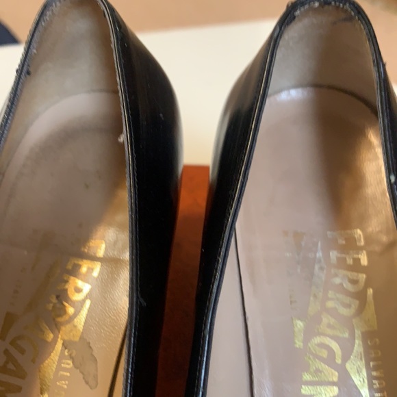 SALVADOR FERRAGAMO SZ 7B BLACK PATENT L. PREOWNED - Picture 5 of 13